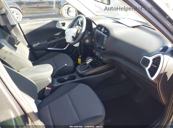 KNDJ23AU2R7920931 2024 KIA SOUL Gray Vista interior delantera