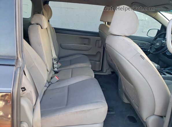 KNDMB5C10J6350451 2018 KIA SEDONA Green Vista interior trasera