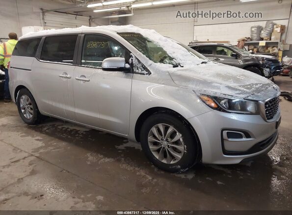 KNDMB5C10L6594023 2020 KIA SEDONA Silver Delantero derecho