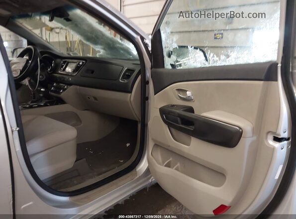 KNDMB5C10L6594023 2020 KIA SEDONA Silver Vista interior delantera