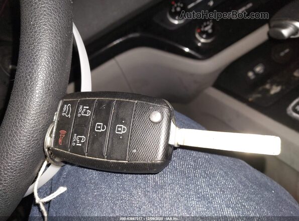 KNDMB5C10L6594023 2020 KIA SEDONA Silver Vista del salpicadero
