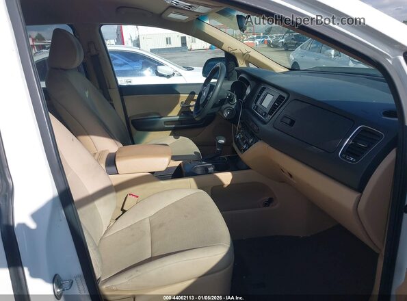 KNDMB5C11J6373107 2018 KIA SEDONA White Widok wnętrza z przodu