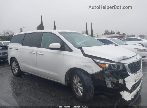 KNDMB5C11J6373107 2018 KIA SEDONA White Widok wnętrza z tyłu