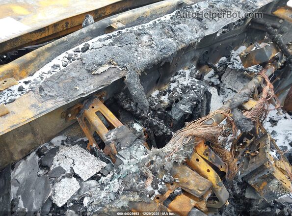 KNDMB5C15J6368072 2018 KIA SEDONA Silver Widok tylnych siedzeń