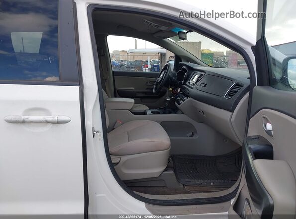 KNDMB5C15J6378858 2018 KIA SEDONA Белый Вид салона спереди