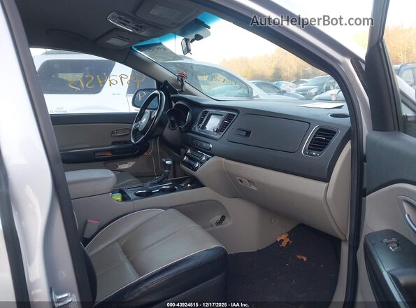 KNDMB5C17M6671262 2021 KIA SEDONA Silver Вид салону спереду