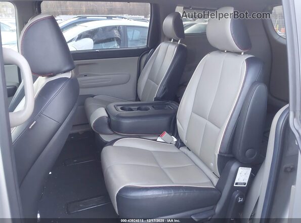 KNDMB5C17M6671262 2021 KIA SEDONA Silver Вид наклейки з VIN-кодом