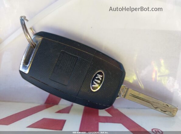 KNDMB5C18M6675191 2021 KIA SEDONA White Vista del salpicadero