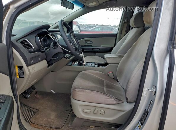 KNDMB5C1XG6134230 2016 KIA SEDONA Silver Widok wnętrza z przodu