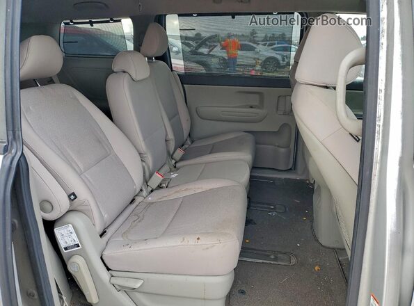 KNDMB5C1XG6134230 2016 KIA SEDONA Silver Widok tylnych siedzeń