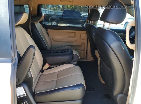 KNDMB5C1XJ6382601 2018 KIA SEDONA White Вид задньої частини салону