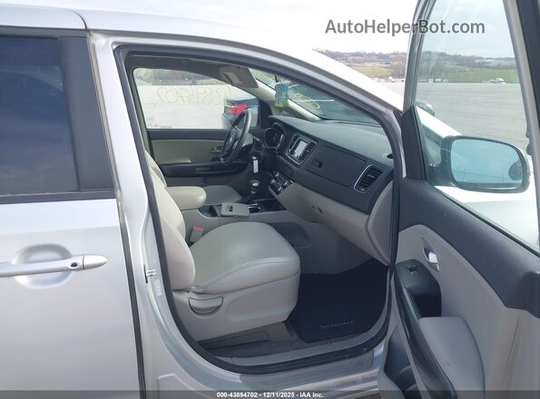 KNDMB5C1XM6673538 2021 KIA SEDONA Silver Front interior view