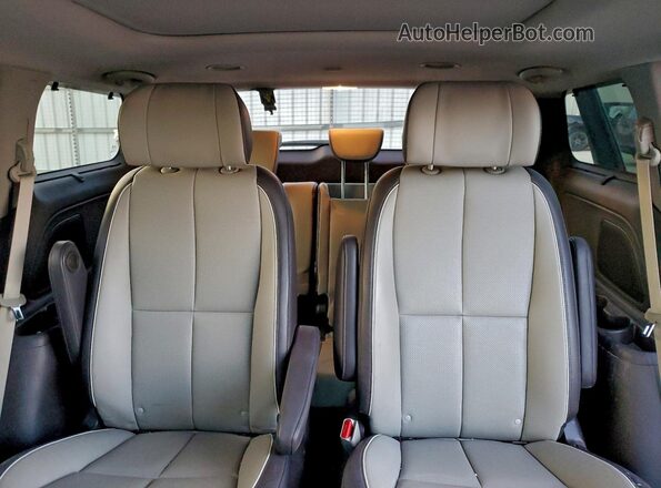 KNDME5C18J6389103 2018 KIA SEDONA Бордовый Вид задних сидений