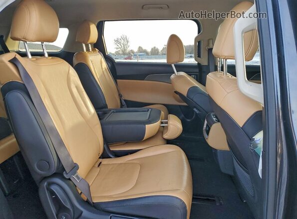 KNDNB4H33R6375137 2024 KIA CARNIVAL Черный Вид задней части салона