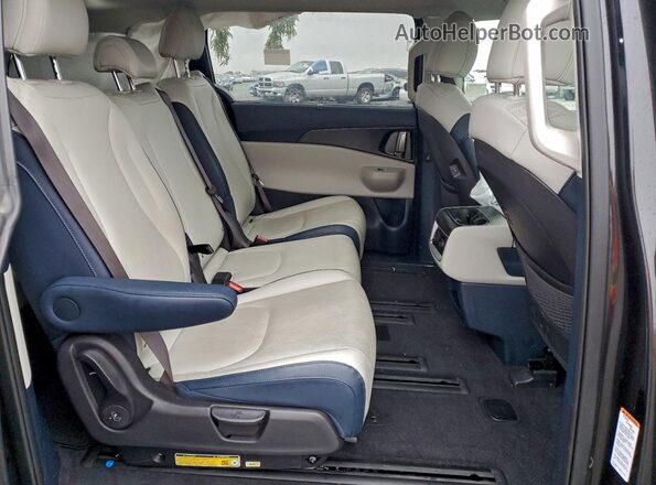 KNDNE5K38S6471647 2025 KIA CARNIVAL Gray Вид задньої частини салону