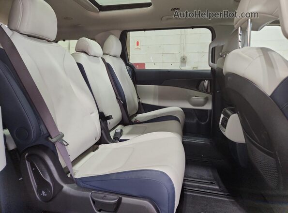 KNDNE5KAXS6044761 2025 KIA CARNIVAL Серый Вид задней части салона
