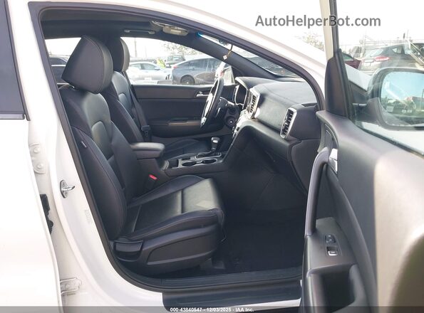 KNDP63AC3N7983942 2022 KIA SPORTAGE Белый Вид салона спереди