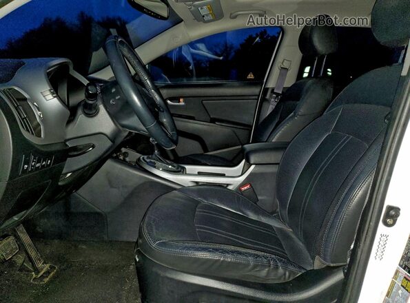 KNDPC3AC2G7836149 2016 KIA SPORTAGE Белый Вид салона спереди