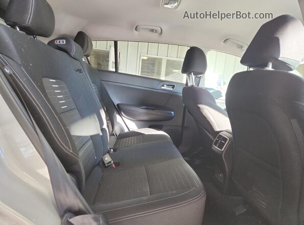 KNDPM3AC6J7374974 2018 KIA SPORTAGE Серебряный Вид задней части салона