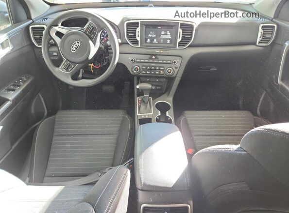 KNDPM3AC6J7374974 2018 KIA SPORTAGE Серебряный Вид панели приборов