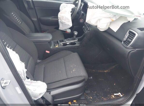 KNDPMCAC0K7541119 2019 KIA SPORTAGE Серебряный Вид салона спереди