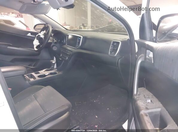 KNDPMCAC4M7905223 2021 KIA SPORTAGE Белый Вид салона спереди