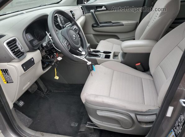 KNDPMCAC6J7359505 2018 KIA SPORTAGE Gray Front interior view