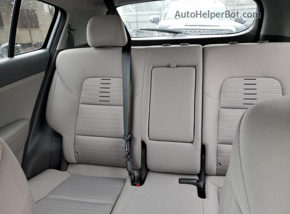 KNDPMCAC6J7359505 2018 KIA SPORTAGE Gray Rear seats view