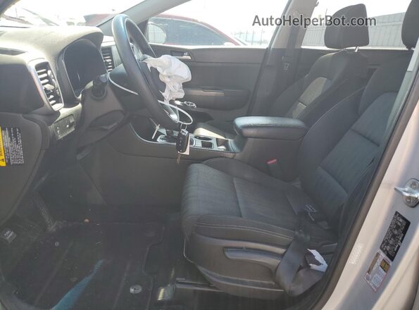 KNDPMCAC9L7807125 2020 KIA SPORTAGE Серебряный Вид салона спереди