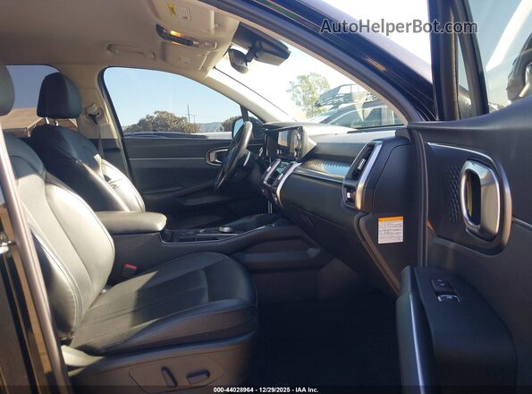 KNDRHDLG0P5202480 2023 KIA SORENTO HYBRID Черный Вид салона спереди