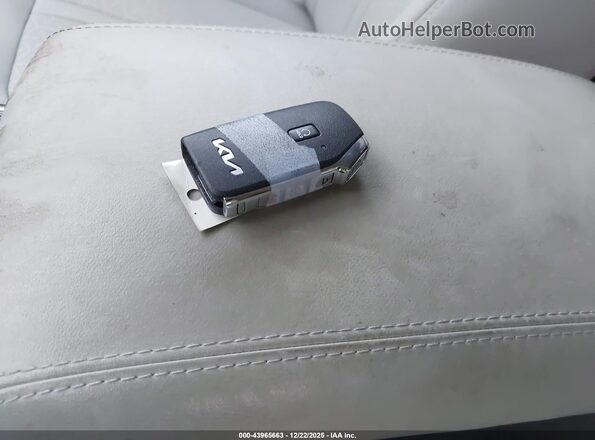 KNDRKDLG8P5220193 2023 KIA SORENTO HYBRID Черный Вид панели приборов