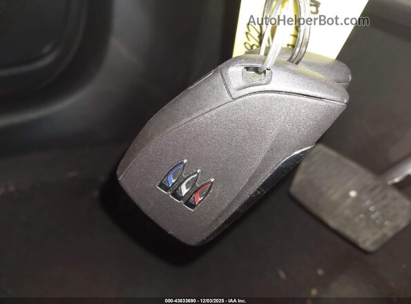 LRBFZKE41SD010019 2025 BUICK ENVISION Gray Vista del salpicadero