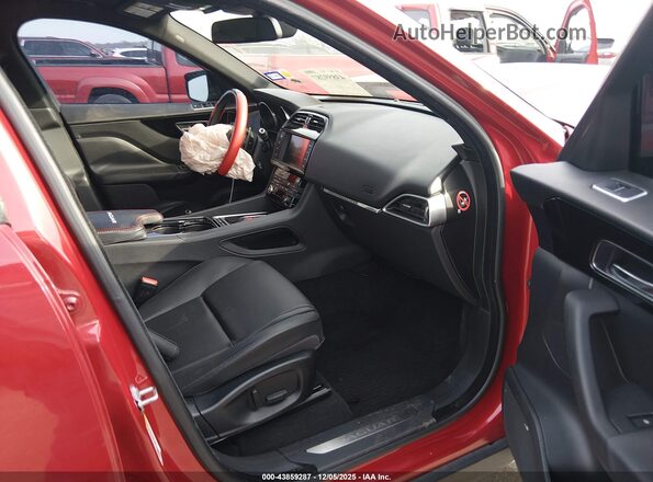 SADCJ2BV6HA893266 2017 JAGUAR F-PACE Красный Вид салона спереди