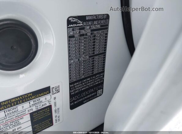 SADCJ2EX3PA712152 2023 JAGUAR F-PACE White Vista del compartimento del motor