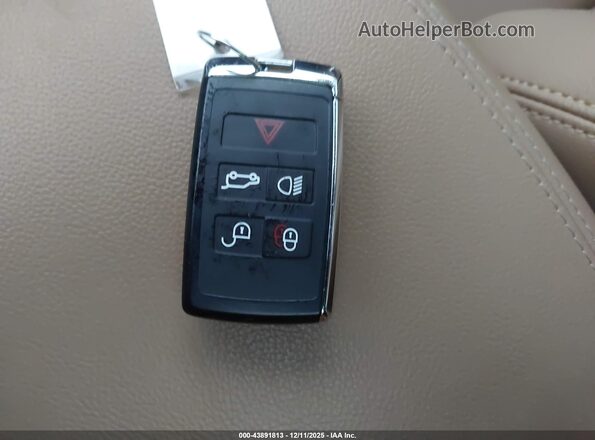 SADCJ2EX3PA712152 2023 JAGUAR F-PACE White Vista del salpicadero