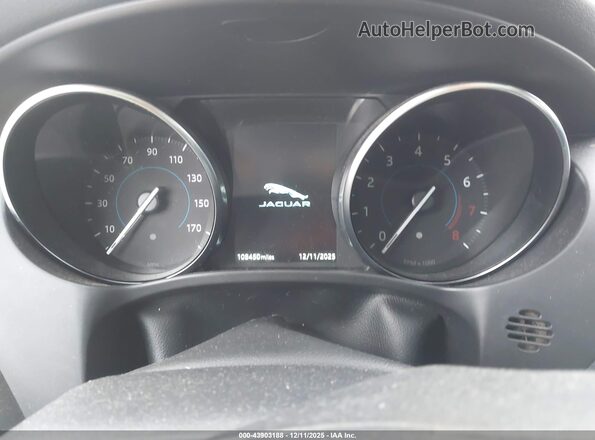 SADCJ2FX1KA399562 2019 JAGUAR F-PACE White Widok tylnych siedzeń
