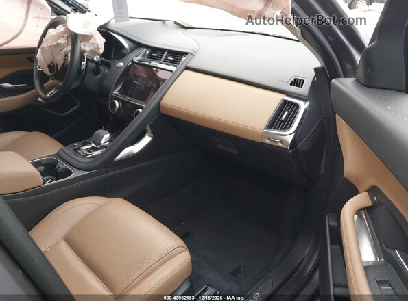 SADFP2FX7N1028888 2022 JAGUAR E-PACE Gray Front interior view