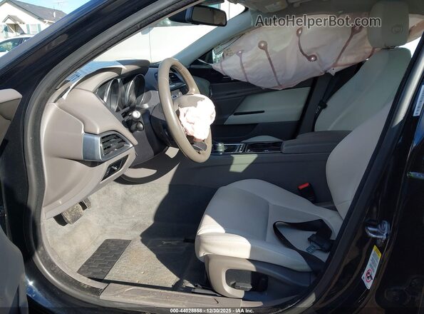 SAJAD4BV6HA976459 2017 JAGUAR XF Черный Вид салона спереди