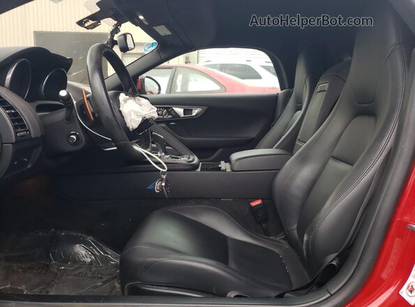 SAJWJ6FV8H8K41297 2017 JAGUAR F-TYPE Красный Вид салона спереди