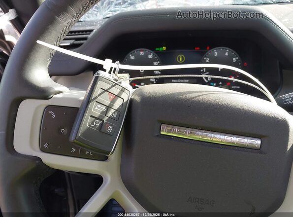SALEJFFU5R2338455 2024 LAND ROVER DEFENDER Черный Вид панели приборов