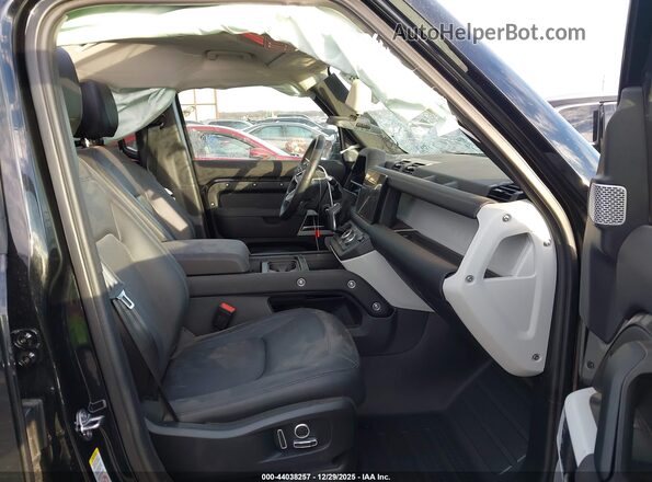 SALEJFFU5R2338455 2024 LAND ROVER DEFENDER Черный Вид салона спереди