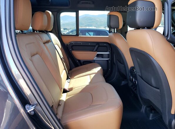SALEPEFE2R2272173 2024 LAND ROVER DEFENDER Charcoal Widok wnętrza z tyłu