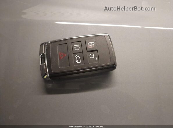 SALYJ2EX6TA814775 2026 LAND ROVER RANGE ROVER VELAR Серый Вид панели приборов