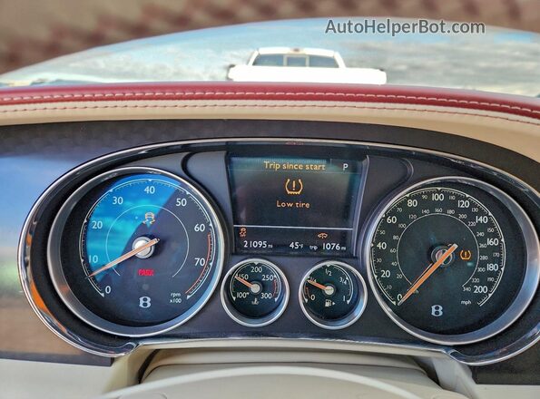SCBEJ9ZA2JC067754 2018 BENTLEY OTHER Burgundy Widok zestawu wskaźników