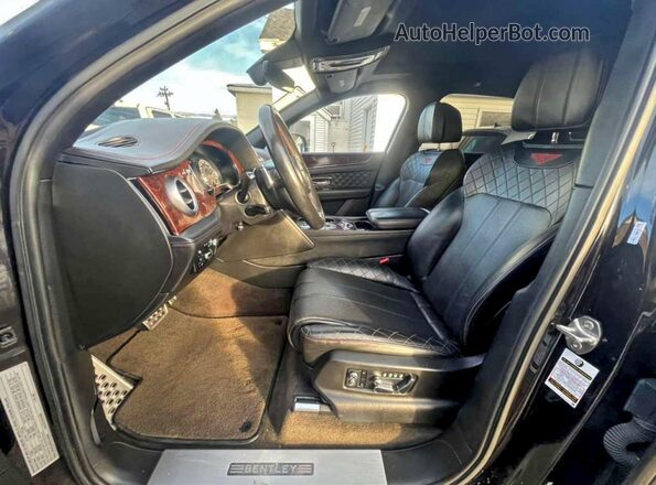 SJAAC2ZV4HC016056 2017 BENTLEY BENTAYGA Black Widok wnętrza z przodu