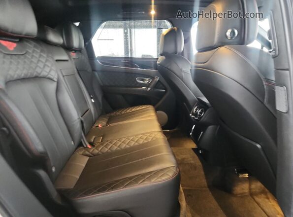 SJAAC2ZV8HC014147 2017 BENTLEY BENTAYGA White Widok wnętrza z tyłu