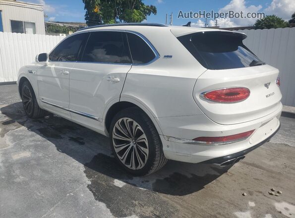 SJAAM2ZV3MC032885 2021 BENTLEY BENTAYGA Белый Задняя левая четверть