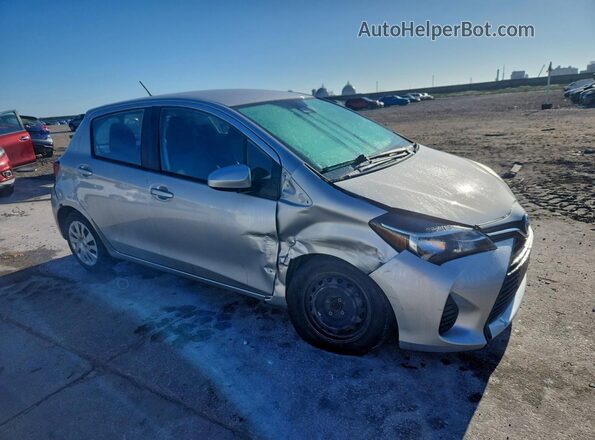 VNKKTUD30HA073359 2017 TOYOTA YARIS Серебряный Передняя правая четверть