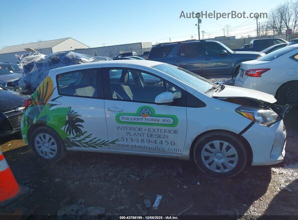 VNKKTUD30HA077895 2017 TOYOTA YARIS Белый Вид задней части салона