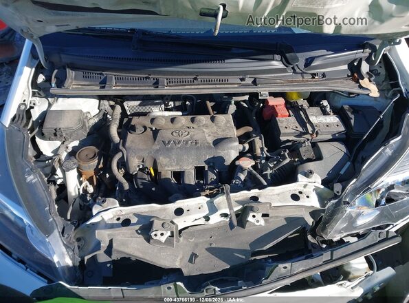 VNKKTUD30HA077895 2017 TOYOTA YARIS Белый Вид сзади